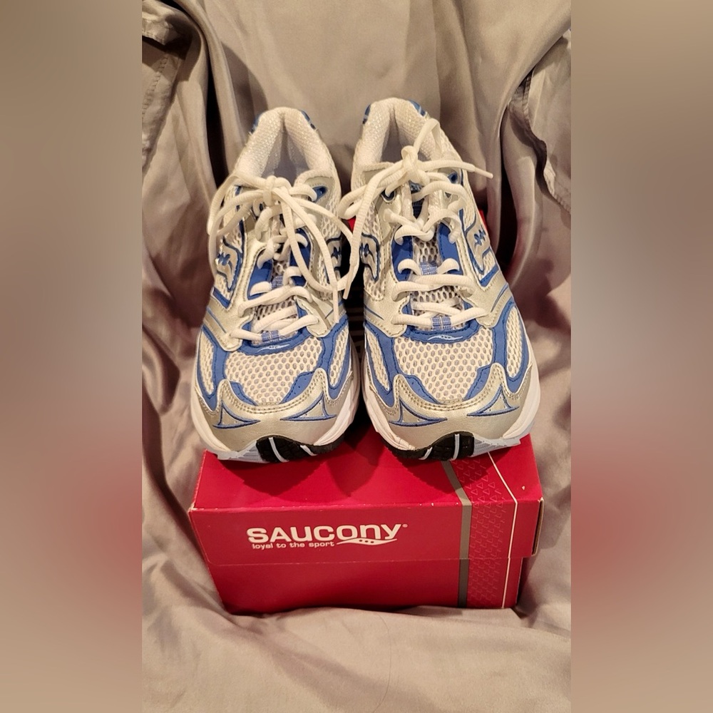 Saucony Women’s White and Blue Athletic Sneakers size 8 1/2
